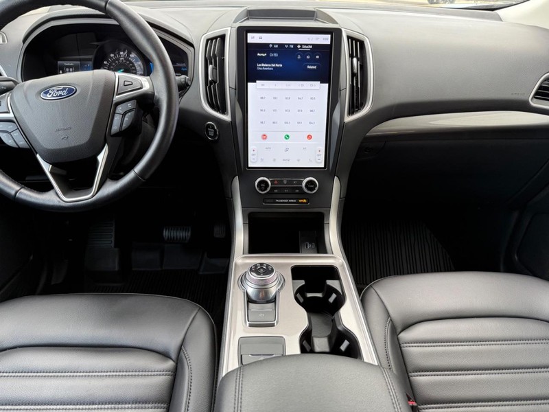 Ford Edge Vehicle Full-screen Gallery Image 10