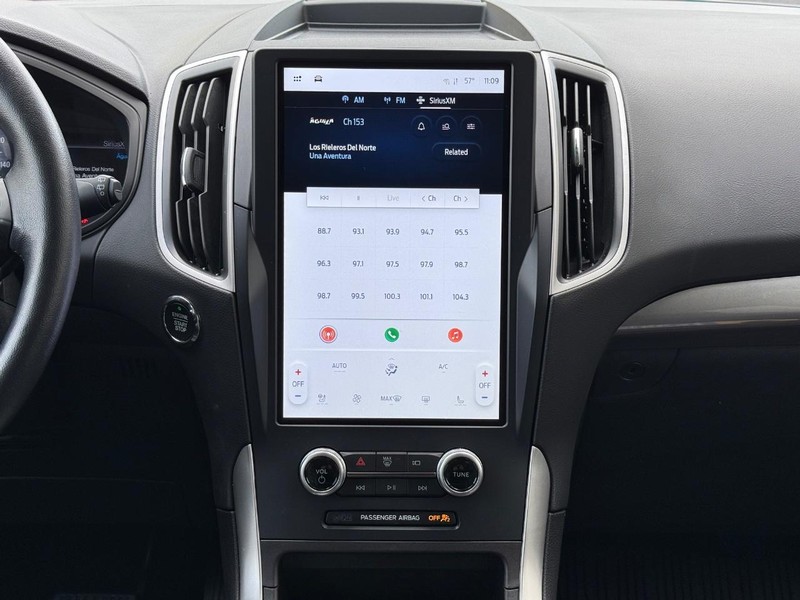 Ford Edge Vehicle Full-screen Gallery Image 11