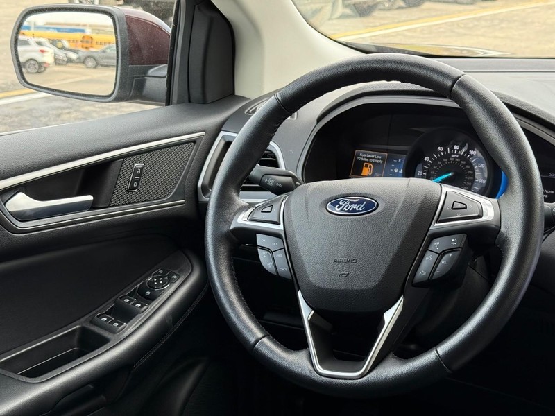 Ford Edge Vehicle Full-screen Gallery Image 13