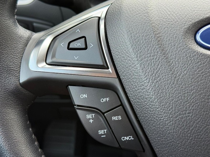 Ford Edge Vehicle Full-screen Gallery Image 15