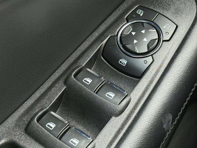 Ford Edge Vehicle Full-screen Gallery Image 20