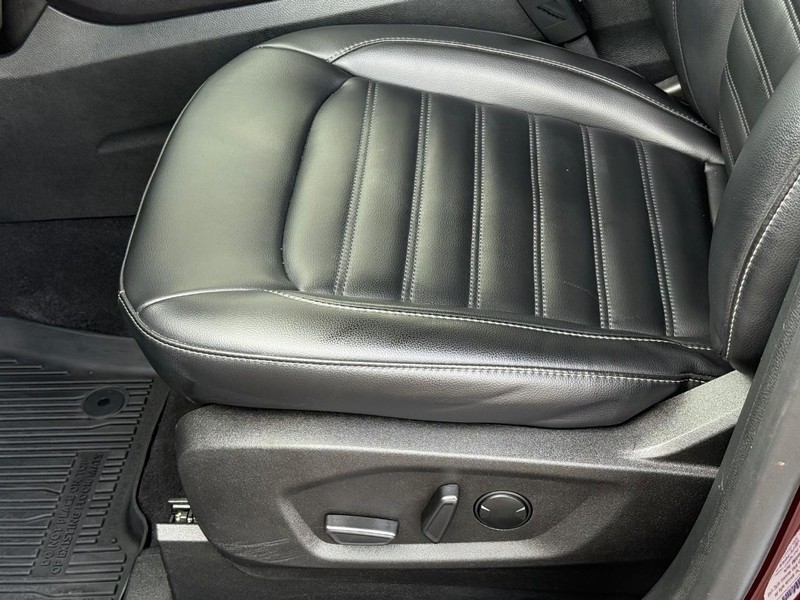 Ford Edge Vehicle Full-screen Gallery Image 21