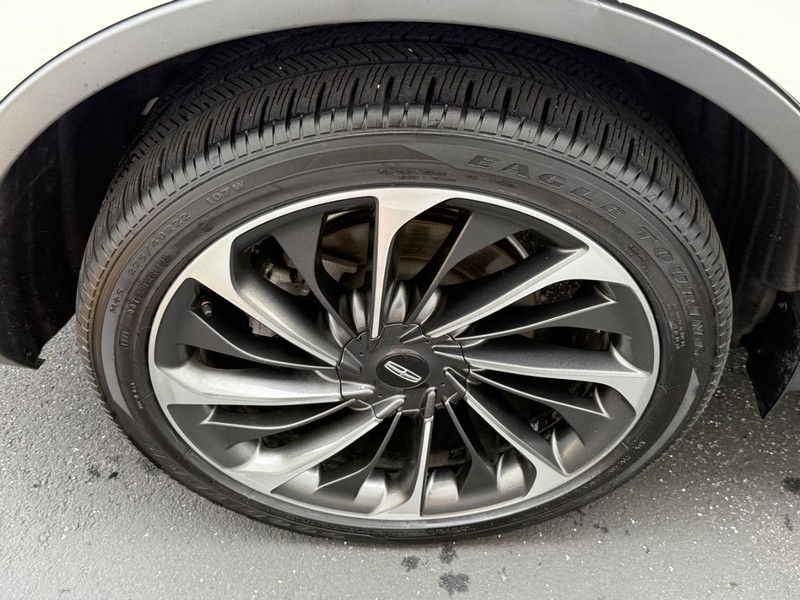 Lincoln Aviator Vehicle Full-screen Gallery Image 7