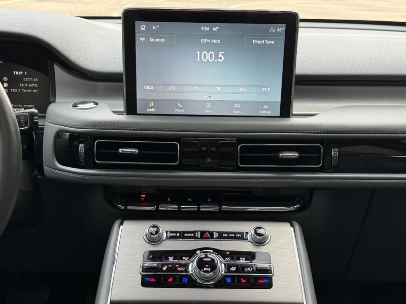 Lincoln Aviator Vehicle Full-screen Gallery Image 12