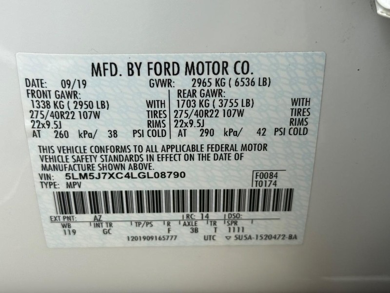 Lincoln Aviator Vehicle Full-screen Gallery Image 25