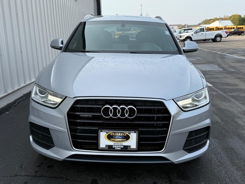 Audi Q3 Vehicle Full-screen Gallery Image 8