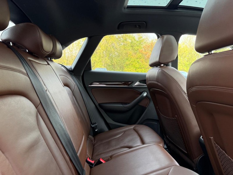 Audi Q3 Vehicle Full-screen Gallery Image 9