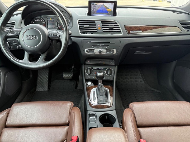 Audi Q3 Vehicle Full-screen Gallery Image 10