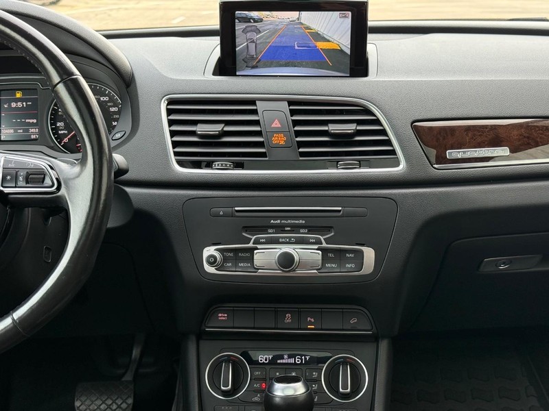 Audi Q3 Vehicle Full-screen Gallery Image 11