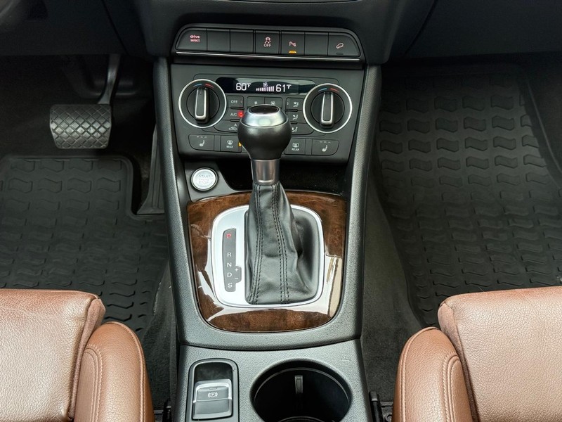 Audi Q3 Vehicle Full-screen Gallery Image 12