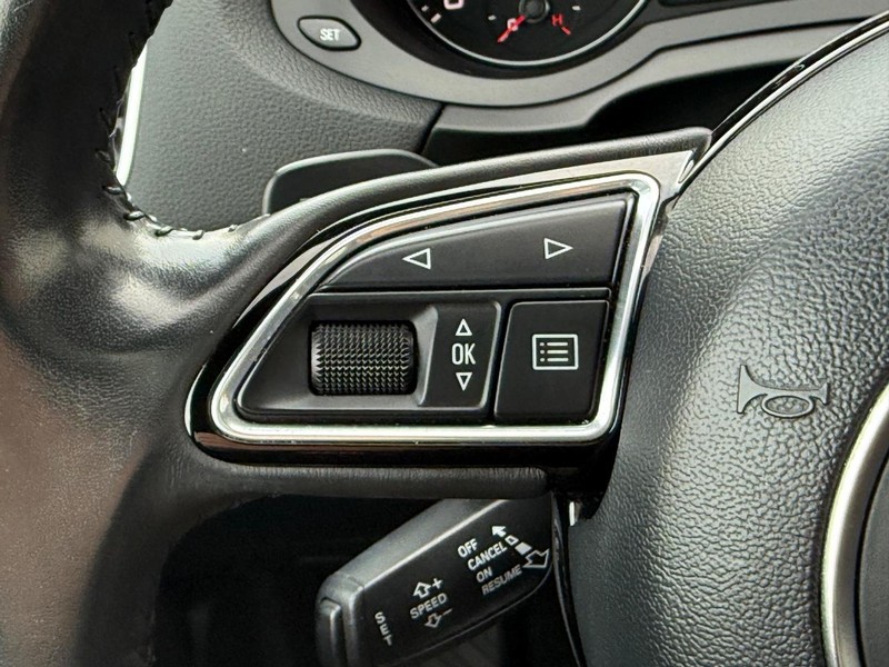 Audi Q3 Vehicle Full-screen Gallery Image 15