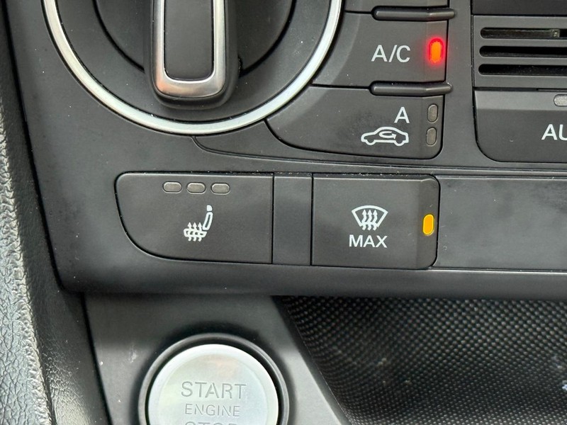 Audi Q3 Vehicle Full-screen Gallery Image 19