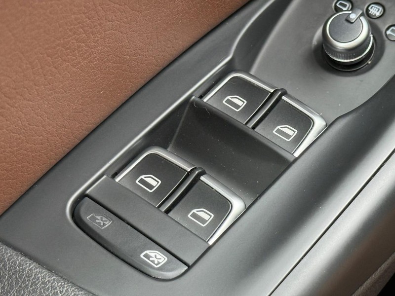 Audi Q3 Vehicle Full-screen Gallery Image 20