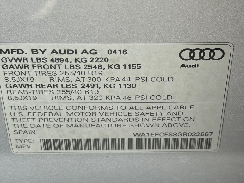 Audi Q3 Vehicle Full-screen Gallery Image 22