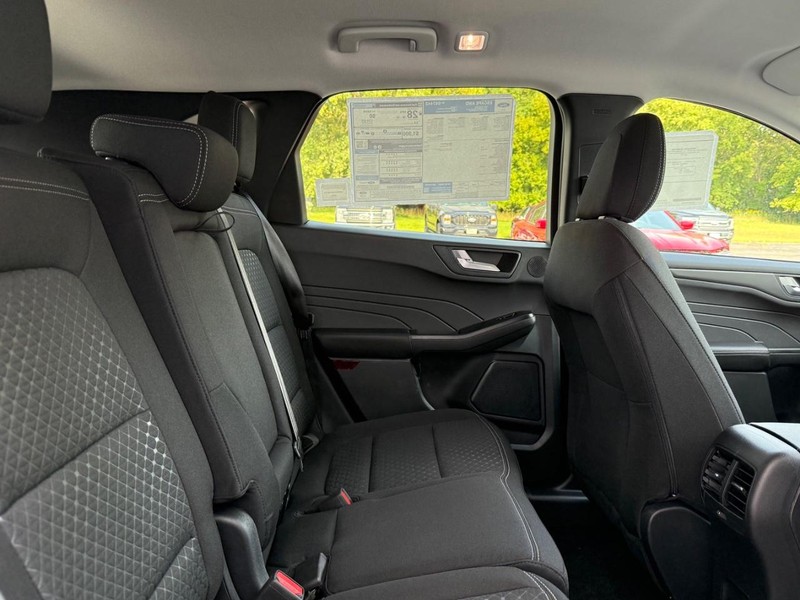 Ford Escape Vehicle Full-screen Gallery Image 5