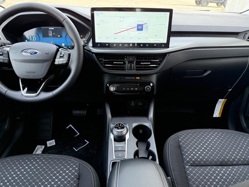 Ford Escape Vehicle Full-screen Gallery Image 6