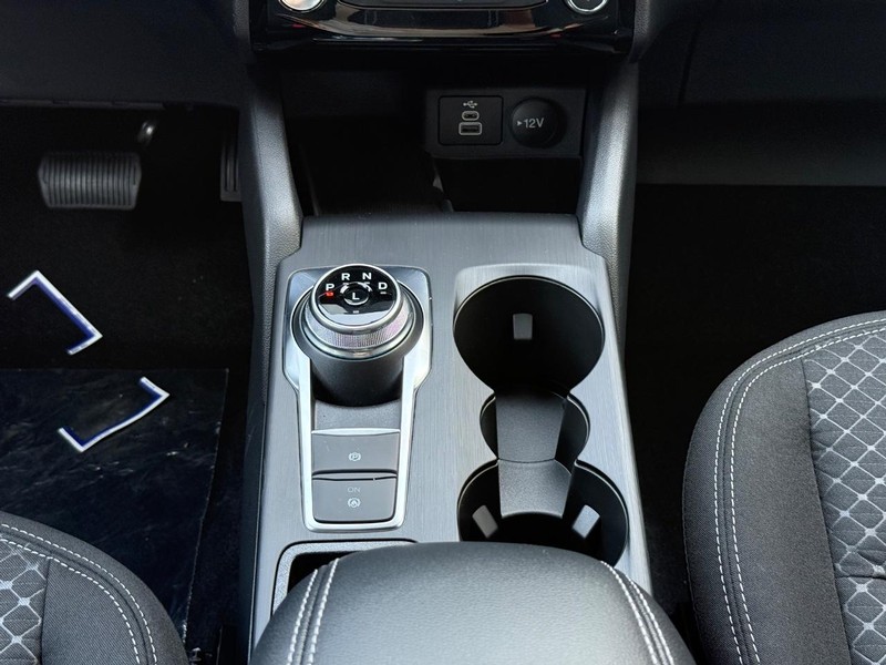 Ford Escape Vehicle Full-screen Gallery Image 8