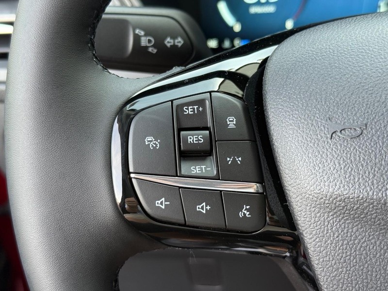 Ford Escape Vehicle Full-screen Gallery Image 12