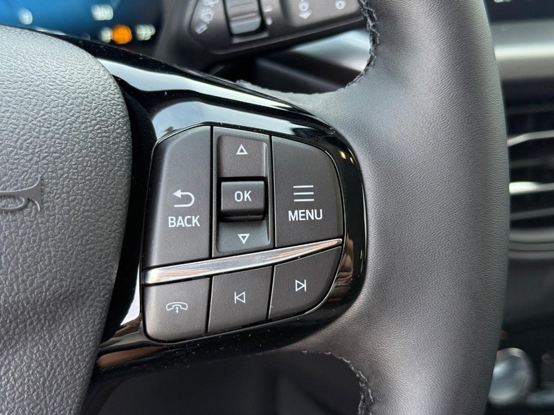 Ford Escape Vehicle Full-screen Gallery Image 13