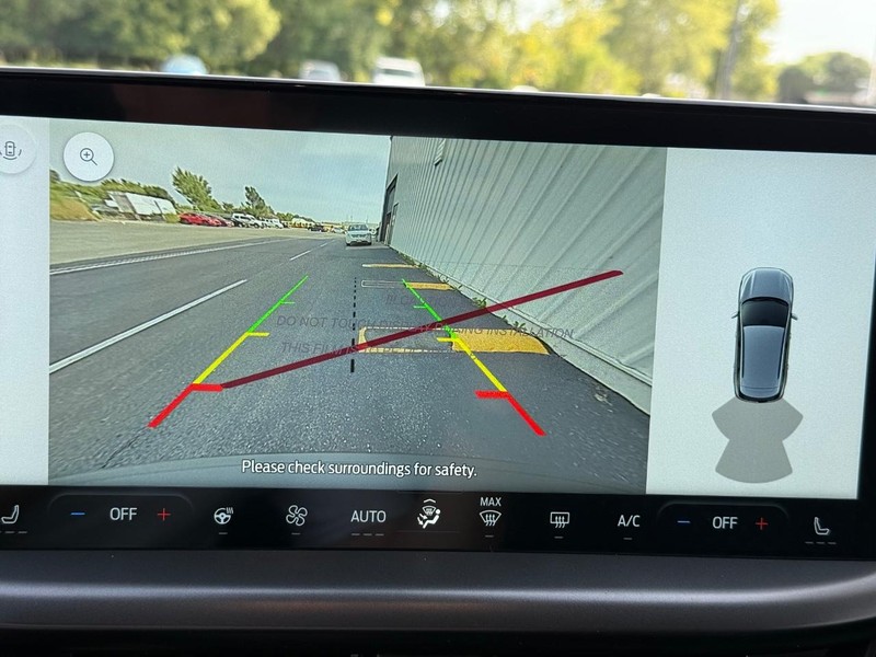 Ford Escape Vehicle Full-screen Gallery Image 14