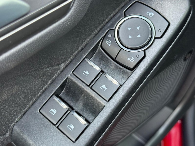 Ford Escape Vehicle Full-screen Gallery Image 16