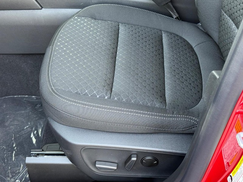 Ford Escape Vehicle Full-screen Gallery Image 17