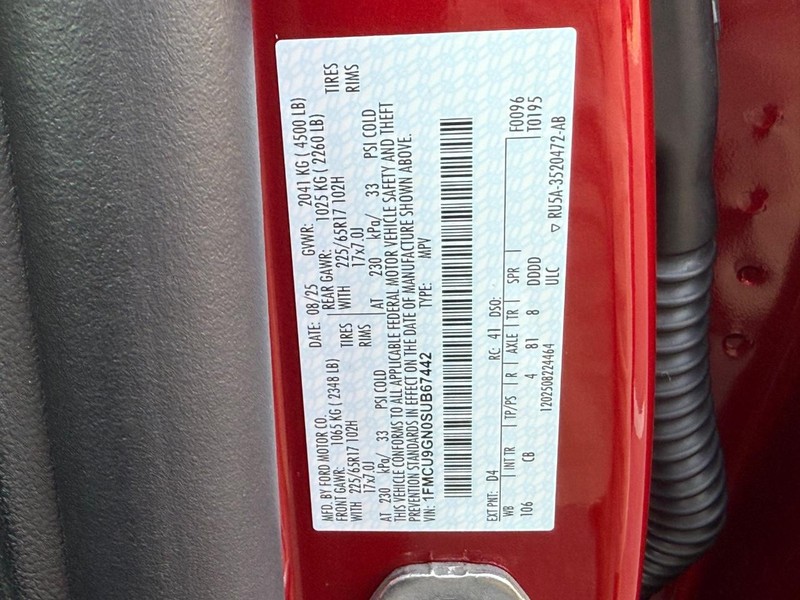 Ford Escape Vehicle Full-screen Gallery Image 18