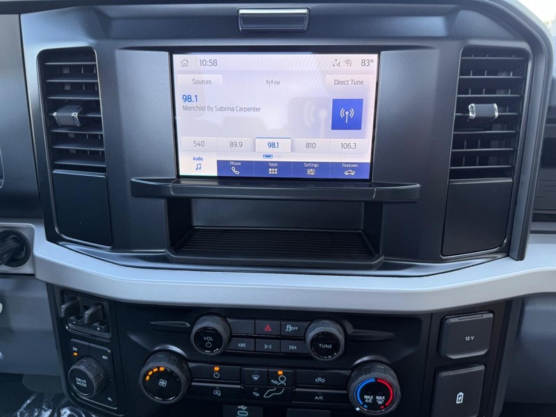 Ford Super Duty F-250 SRW Vehicle Full-screen Gallery Image 6