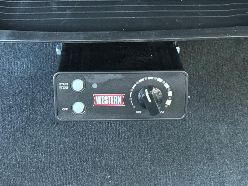 Ford Super Duty F-250 SRW Vehicle Full-screen Gallery Image 10