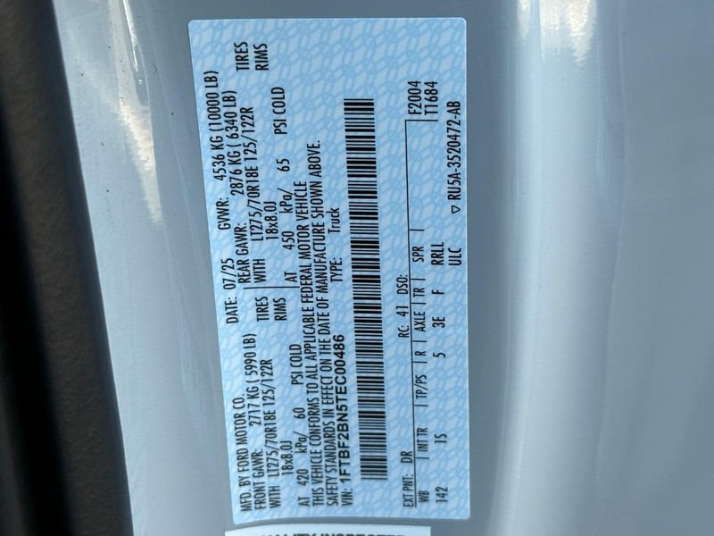 Ford Super Duty F-250 SRW Vehicle Full-screen Gallery Image 17