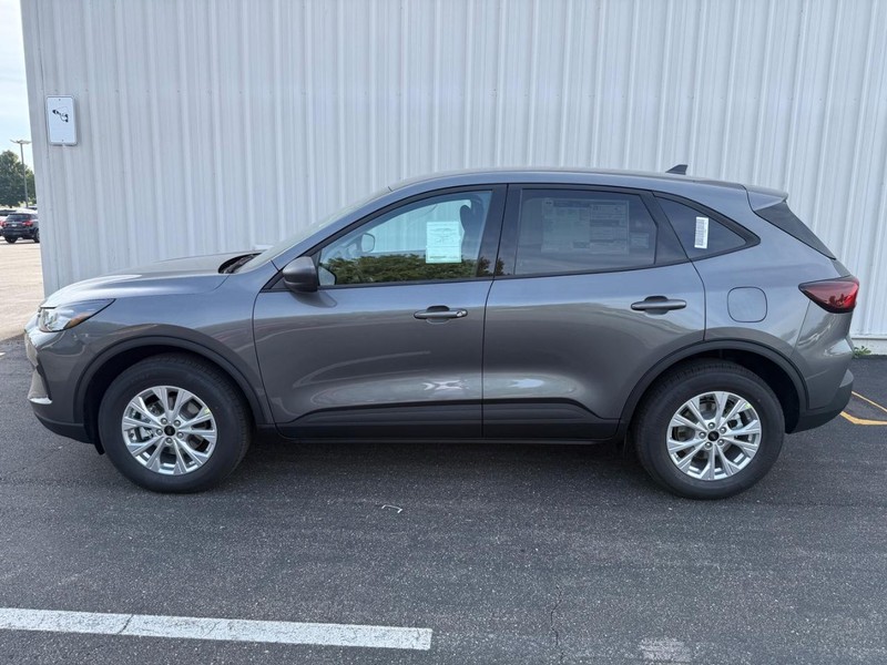 Ford Escape Vehicle Full-screen Gallery Image 2