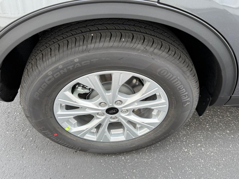 Ford Escape Vehicle Full-screen Gallery Image 4