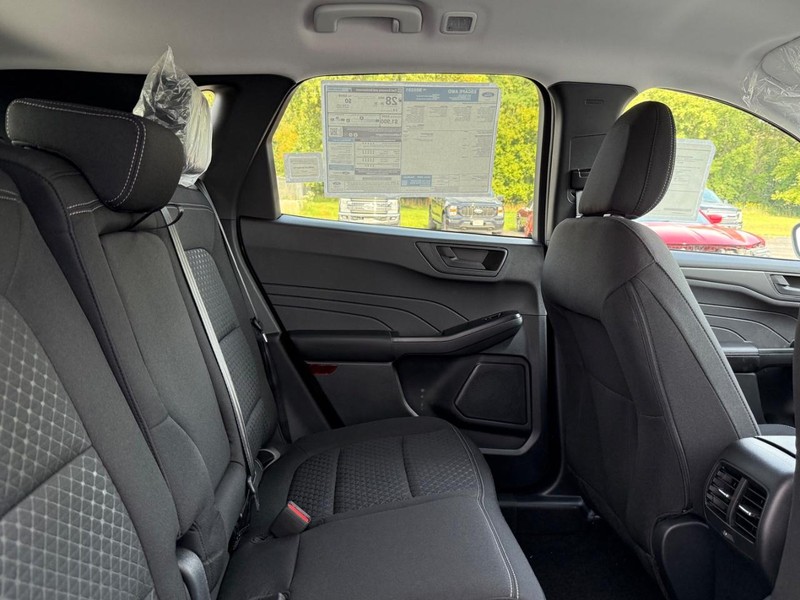 Ford Escape Vehicle Full-screen Gallery Image 5