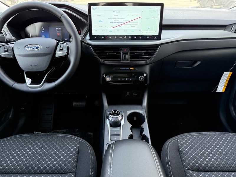 Ford Escape Vehicle Full-screen Gallery Image 6