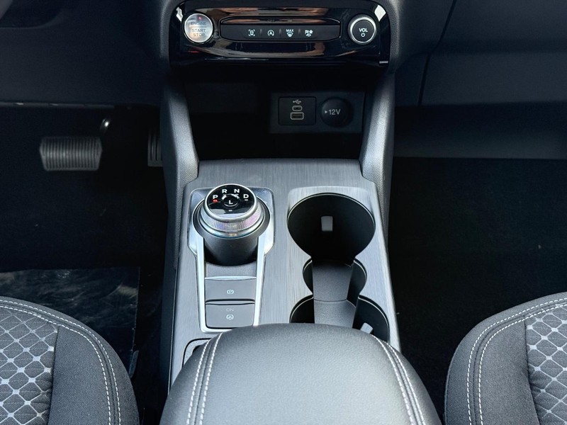 Ford Escape Vehicle Full-screen Gallery Image 8