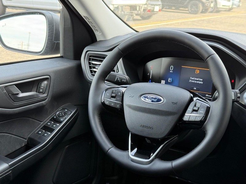 Ford Escape Vehicle Full-screen Gallery Image 9