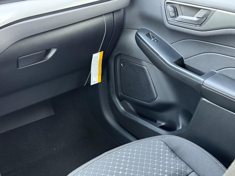 Ford Escape Vehicle Full-screen Gallery Image 10