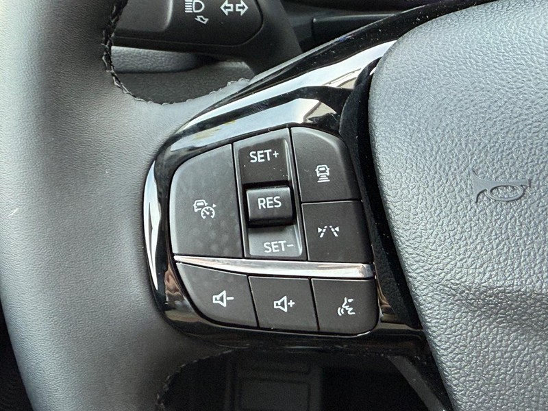 Ford Escape Vehicle Full-screen Gallery Image 11