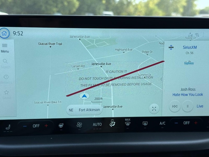 Ford Escape Vehicle Full-screen Gallery Image 13