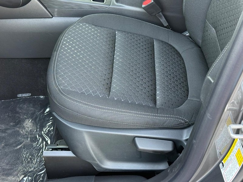 Ford Escape Vehicle Full-screen Gallery Image 16