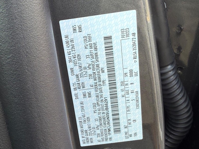 Ford Escape Vehicle Full-screen Gallery Image 17