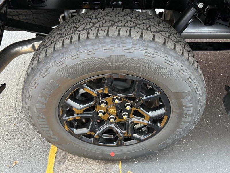 Ford F-150 Vehicle Full-screen Gallery Image 4