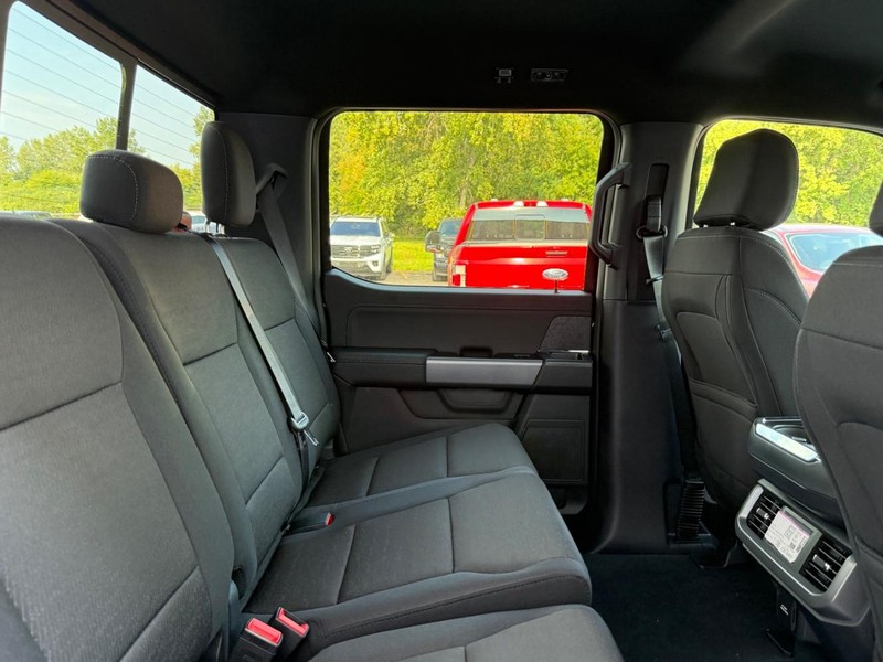 Ford F-150 Vehicle Full-screen Gallery Image 5