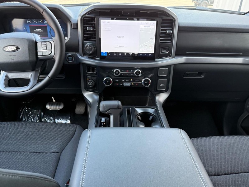 Ford F-150 Vehicle Full-screen Gallery Image 6