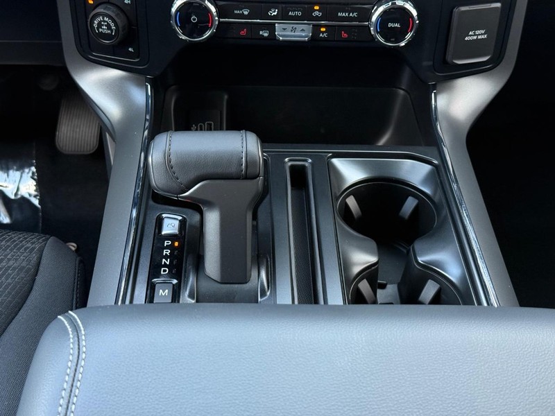 Ford F-150 Vehicle Full-screen Gallery Image 8