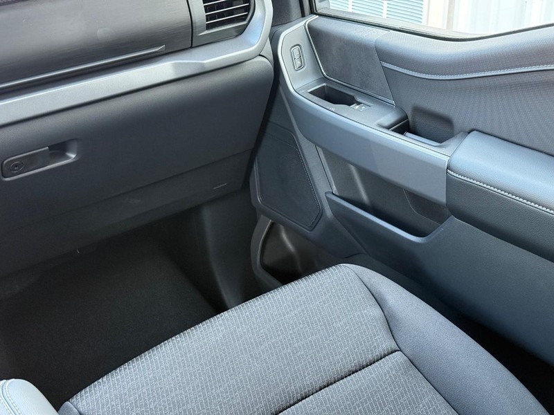 Ford F-150 Vehicle Full-screen Gallery Image 10