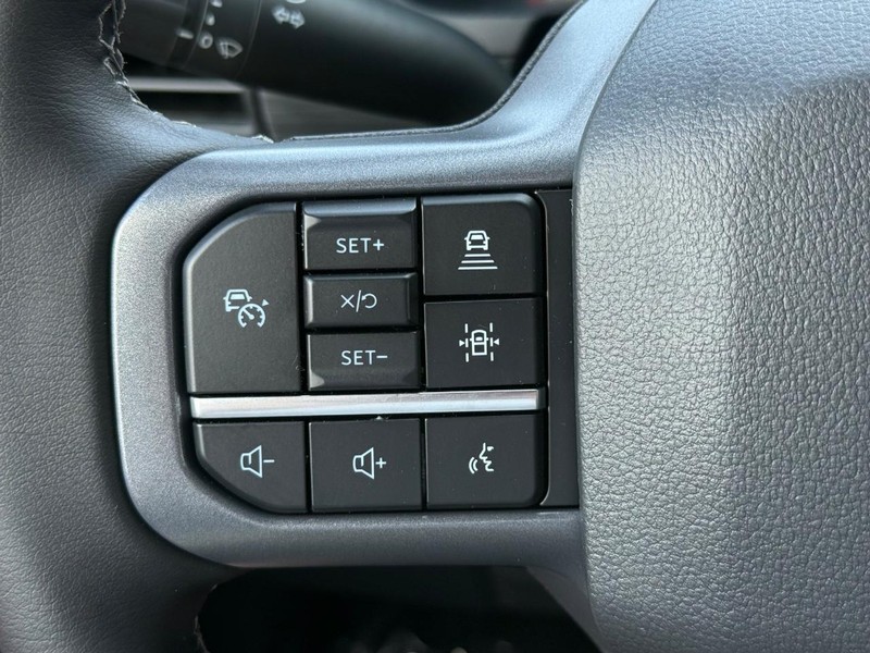 Ford F-150 Vehicle Full-screen Gallery Image 11