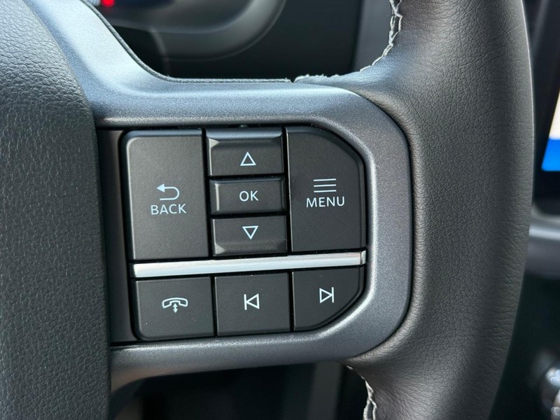 Ford F-150 Vehicle Full-screen Gallery Image 12