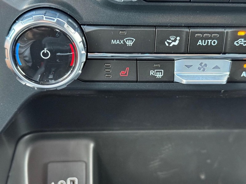 Ford F-150 Vehicle Full-screen Gallery Image 14