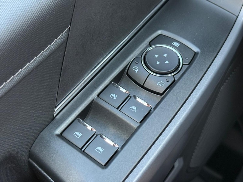 Ford F-150 Vehicle Full-screen Gallery Image 15